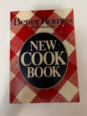 Better Homes and Gardens New cookbook - paperback